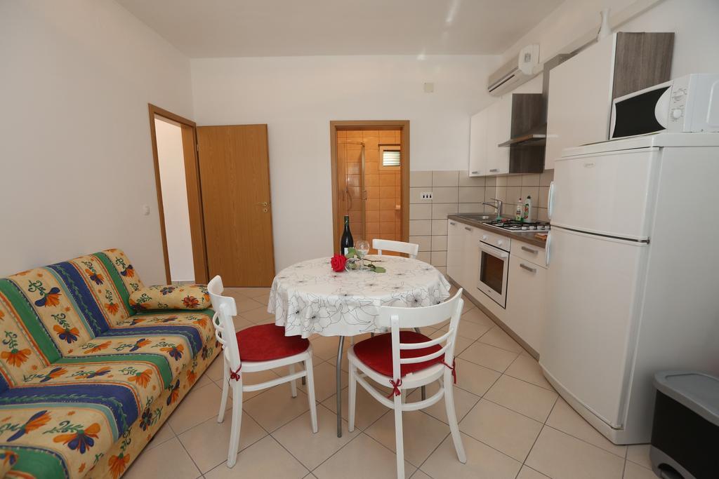 Apartment Davorka Primošten Exteriör bild